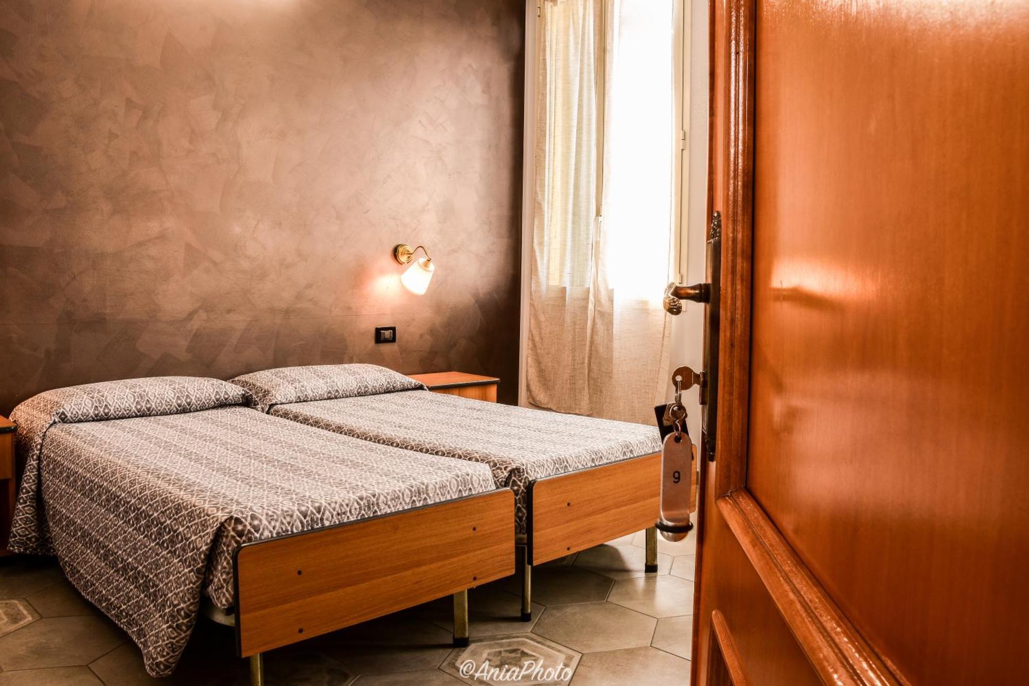 Albergo Florida タッジャ エクステリア 写真