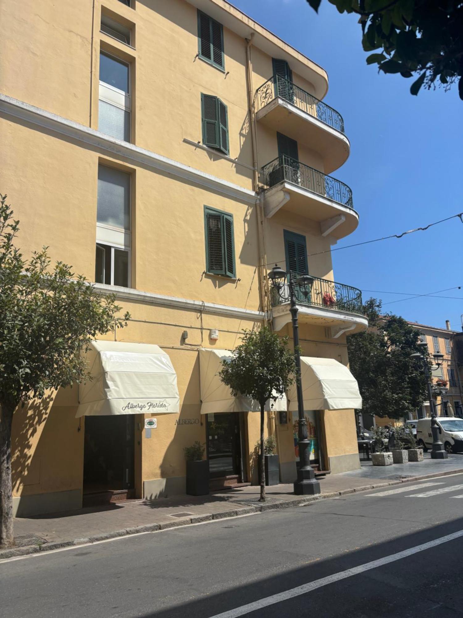 Albergo Florida タッジャ エクステリア 写真